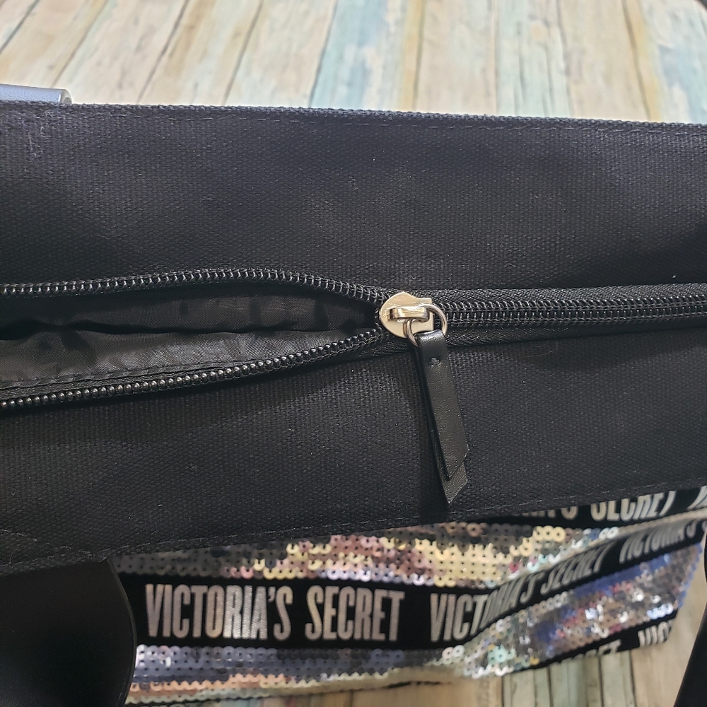 Victoria's Secret  Tote and Mini. - Picture 10 of 16